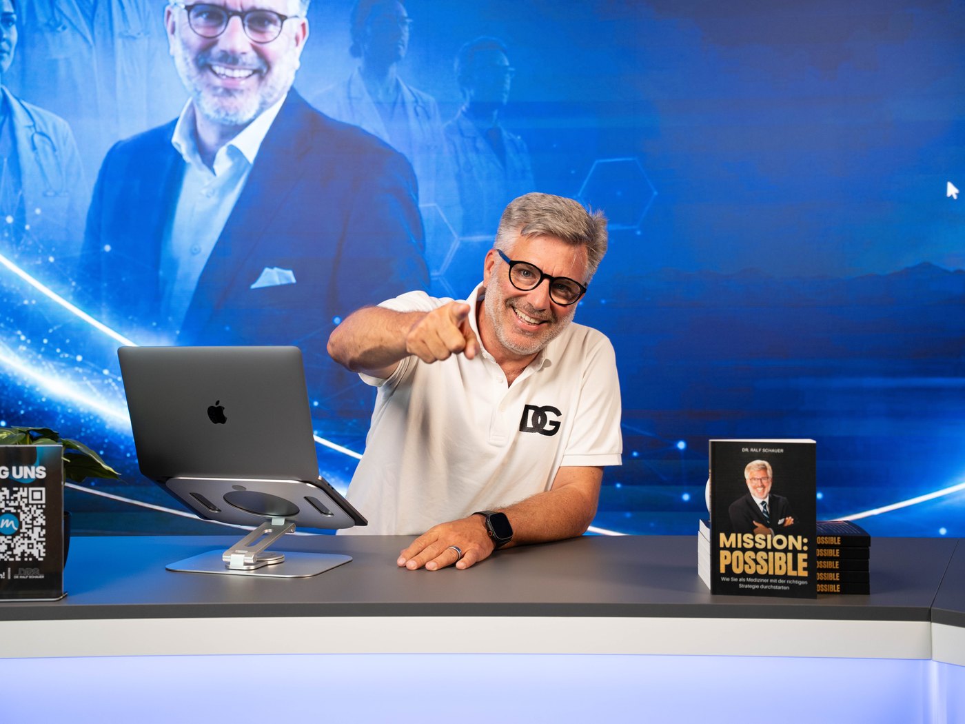 Dr. Ralf Schauer im Studio